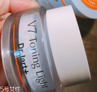 面霜和素顏霜可以同時(shí)用嗎？面霜用量不要太多