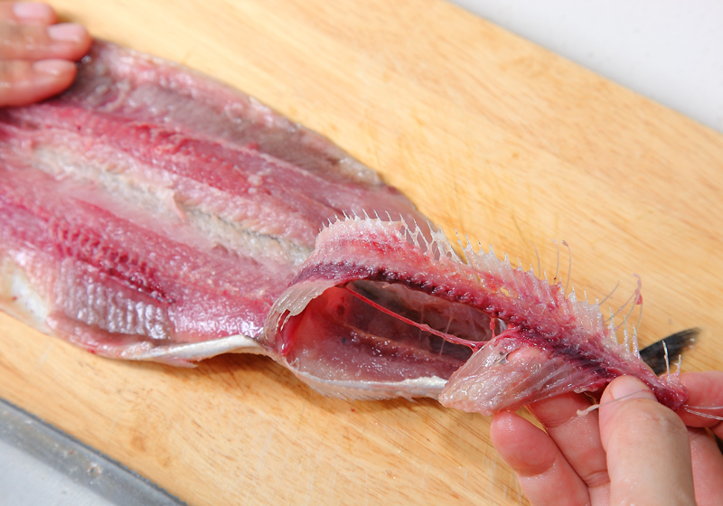 秋刀魚怎么殺？秋刀魚如何清洗