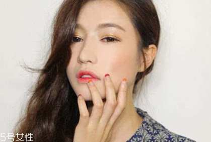 夏天化妝怎么樣不脫妝？8個(gè)小技巧讓你做清爽女神