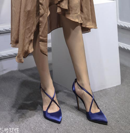 高跟鞋38碼多少厘米？學(xué)會(huì)測(cè)量腳長