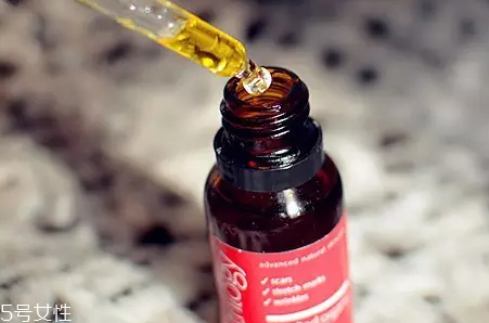 玫瑰果油怎么涂效果最好？搓熱再用加速吸收