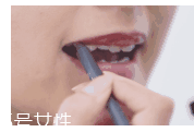 裸色衣服配什么顏色口紅？橙色口紅顯氣色