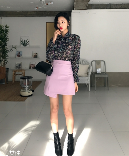 粉色短裙配什么鞋子？少女感爆棚穿搭