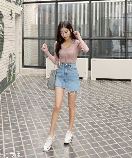 牛仔短裙搭配什么鞋？瞬間變身萌萌少女