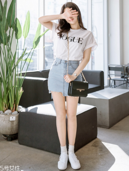 牛仔短裙搭配什么鞋？瞬間變身萌萌少女