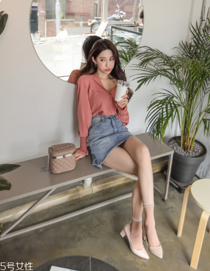 牛仔短裙搭配什么鞋？瞬間變身萌萌少女