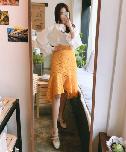 蕾絲半身裙配什么上衣好看？瞬間氣質(zhì)脫俗
