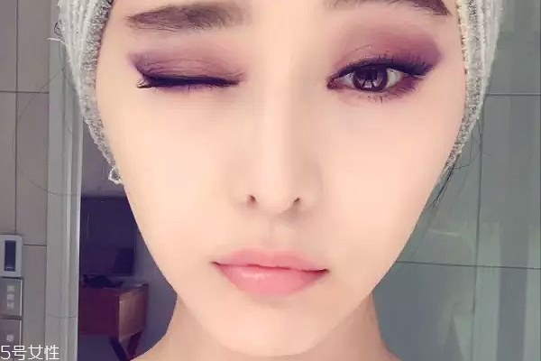紫色眼影配什么口紅？配少女粉堪稱完美