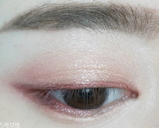 桃花妝用什么眼影好？3重色彩打造迷人眼妝