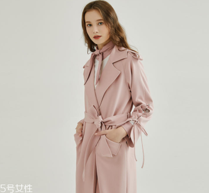 如何挑選風(fēng)衣？這些款式穿10年不過(guò)時(shí)