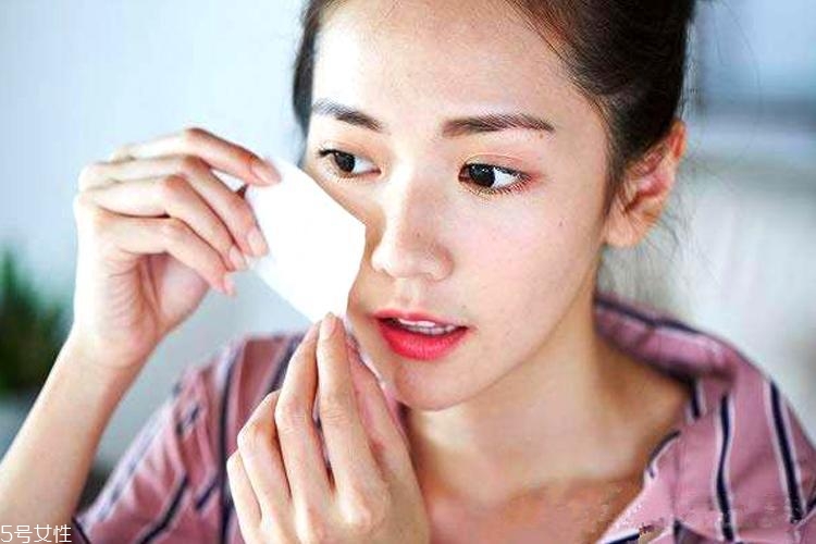 為什么油皮會變成干皮？三個(gè)油皮護(hù)膚誤區(qū)
