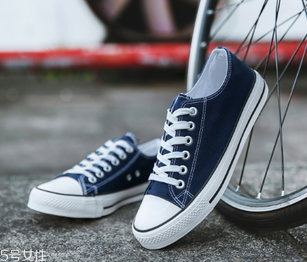 帆布鞋可以放烘干機嗎？帆布鞋最好自然風(fēng)干