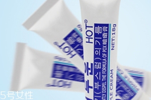 阿達(dá)帕林凝膠含激素嗎？