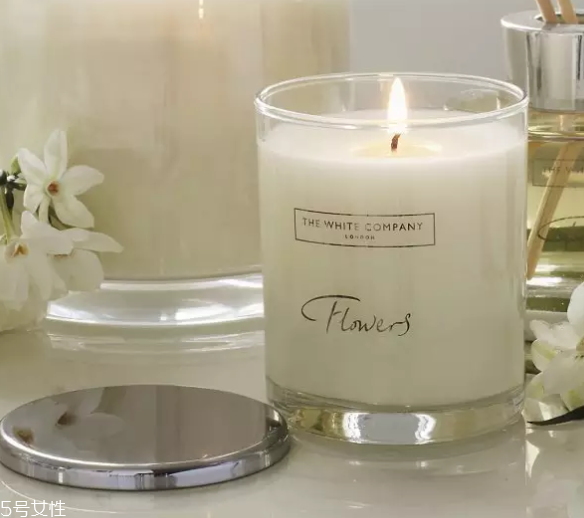 香薰蠟燭可以護膚嗎？燭油冷卻后能按摩肌膚