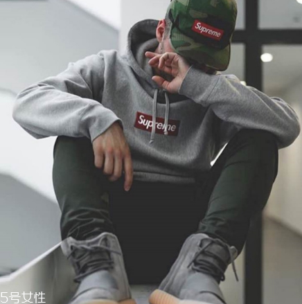 supreme衛(wèi)衣正品多少錢？全球哄搶的品牌