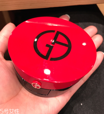 阿瑪尼和迪奧氣墊哪個(gè)好？迪奧花蜜氣墊vs阿瑪尼