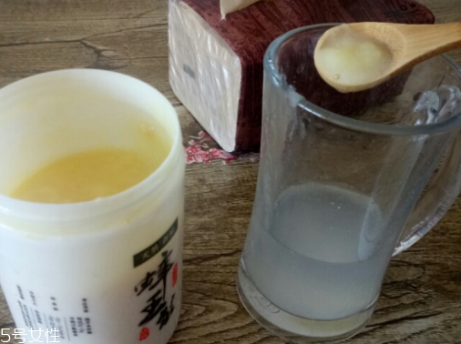 蜂王漿是蜂蜜嗎？并不是一種