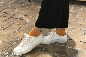 帆布鞋的白邊怎么刷才能白？白邊發(fā)黃這樣洗
