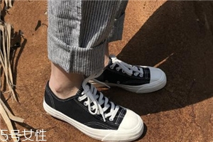 帆布鞋和板鞋有什么區(qū)別？帆布鞋板鞋大對比
