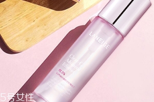 肌底液和爽膚水先用哪個(gè)？肌底液用在水之后