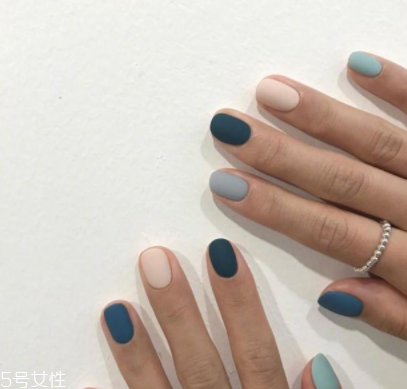 涂一次指甲油多久卸掉？最好是半個月卸掉