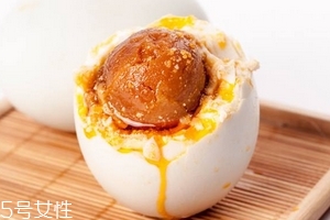 咸鴨蛋是生的還是熟的？肯定是生的
