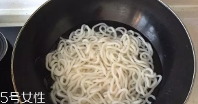 袋裝烏冬面怎么做好吃？地道日式烏冬面做法