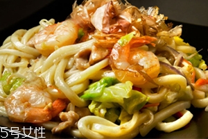袋裝烏冬面怎么做好吃？地道日式烏冬面做法