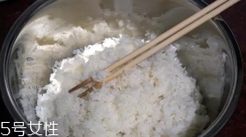 蟹籽壽司是真蟹籽嗎？認真你就輸了