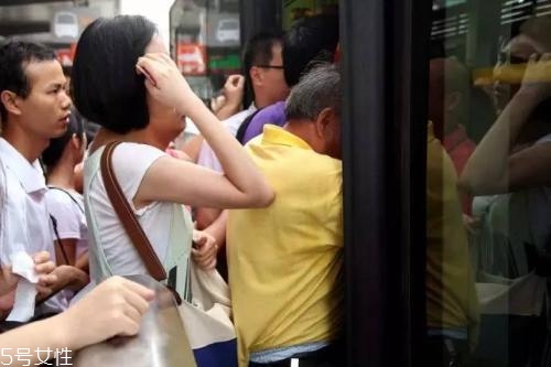 女生體味重是什么原因？越老越重口味
