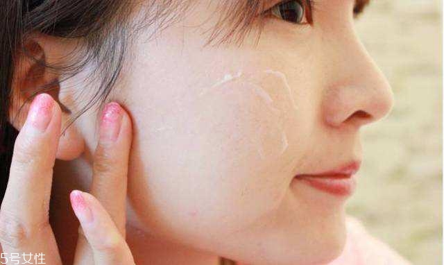 夏天油皮不能敷哪種面膜？這三種面膜越敷越油