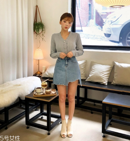 牛仔裙配什么上衣？最經(jīng)典的時尚穿搭