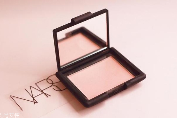 nars sex appeal腮紅干嗎？略飛粉不過可以接受