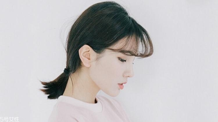 圓臉?lè)侥樳m合什么扎發(fā)？2018流行少女扎發(fā)