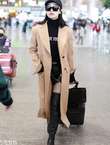 黑色打底衫怎么配衣服？時尚界的常青單品