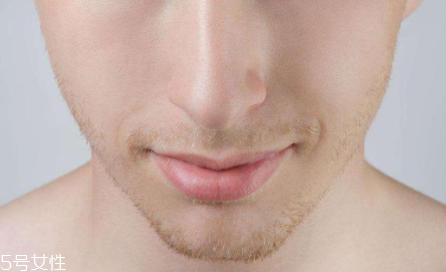 男生怎么化妝顯臉小？這4個地方化好秒帥