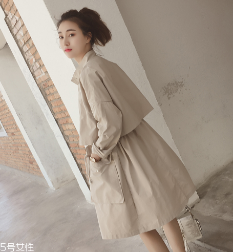 今年流行什么樣的風(fēng)衣？這幾款少女感十足
