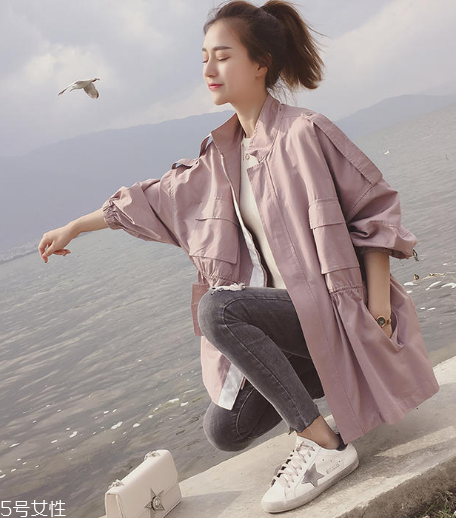 今年流行什么樣的風(fēng)衣？這幾款少女感十足