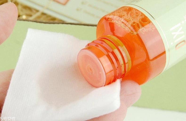 去角質(zhì)化妝水含酒精嗎？適合痘肌嗎？