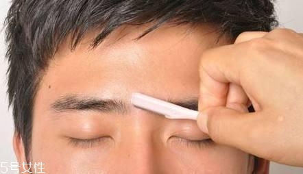 男生怎么化妝顯臉小？這4個地方化好秒帥