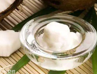 椰子油是什么顏色的？有兩種顏色