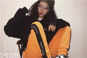 運動褲為什么洗了發(fā)紅？運動褲清洗方法要得當