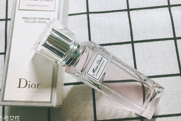 迪奧滾珠香水怎么使用？dior滾珠香水用法