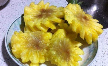 菠蘿里面發(fā)黑能吃嗎？切開菠蘿里面是黑色的怎么回事？