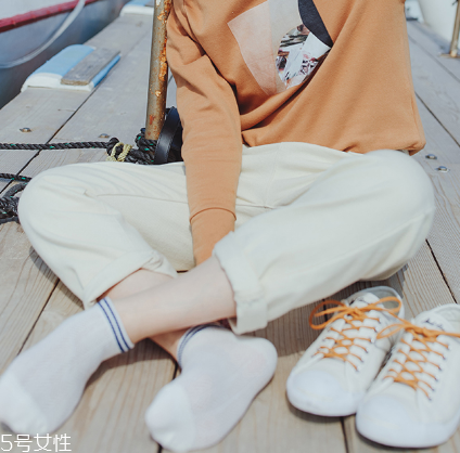 襪子能和衣服一起洗嗎？襪子最好單獨(dú)洗