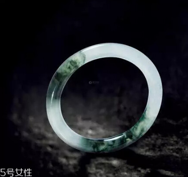 玉手鐲斷了怎么修復(fù)？玉手鐲佩戴要當(dāng)心