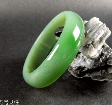 玉手鐲取不下來怎么辦？小妙招輕松取下玉手鐲