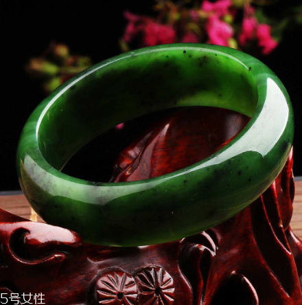 玉手鐲可以戴著睡覺嗎？玉手鐲有助于睡眠