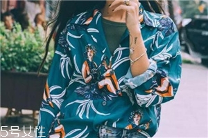 碎花衣服怎么搭配？美上天的秘密武器