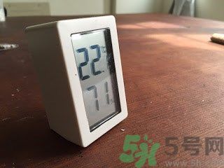 家里地板返潮怎么辦？墻上流水是怎么回事？